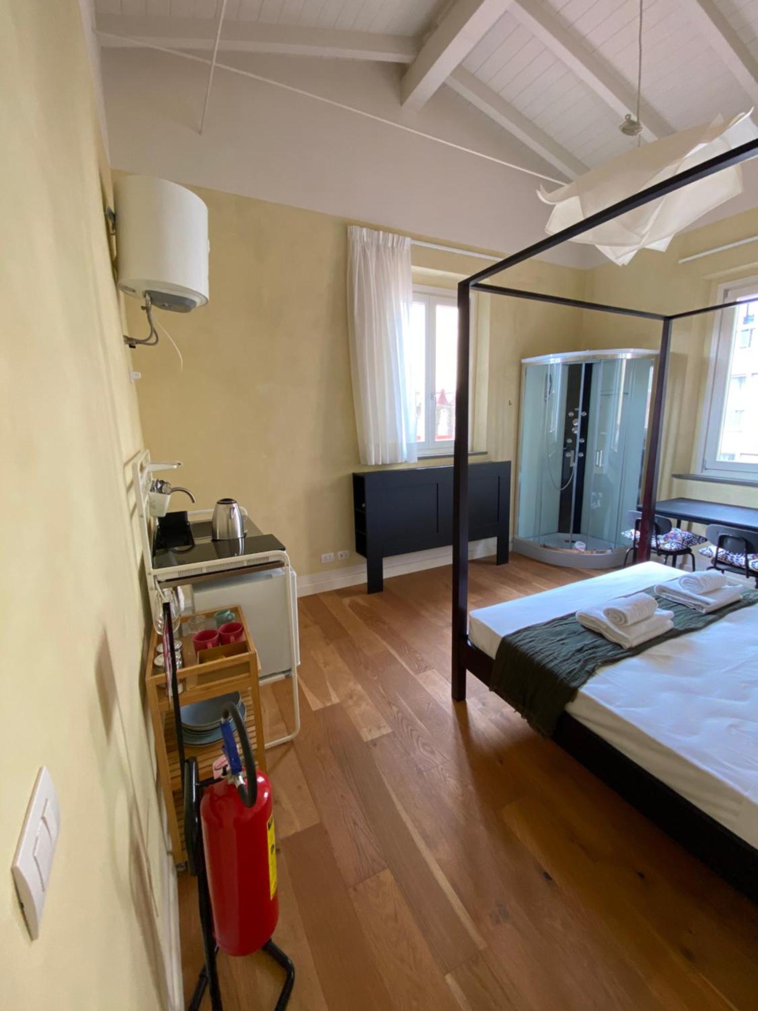 Stop&sleep Monolocali Essenziali A 5 Min Dagli Uffizi Apartment Florence