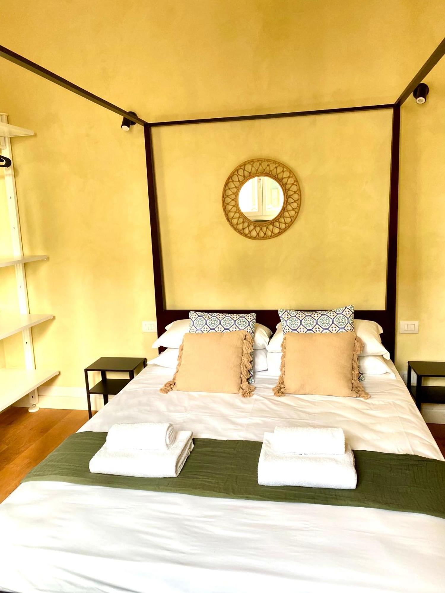 Stop&sleep Monolocali Essenziali A 5 Min Dagli Uffizi Apartamento *