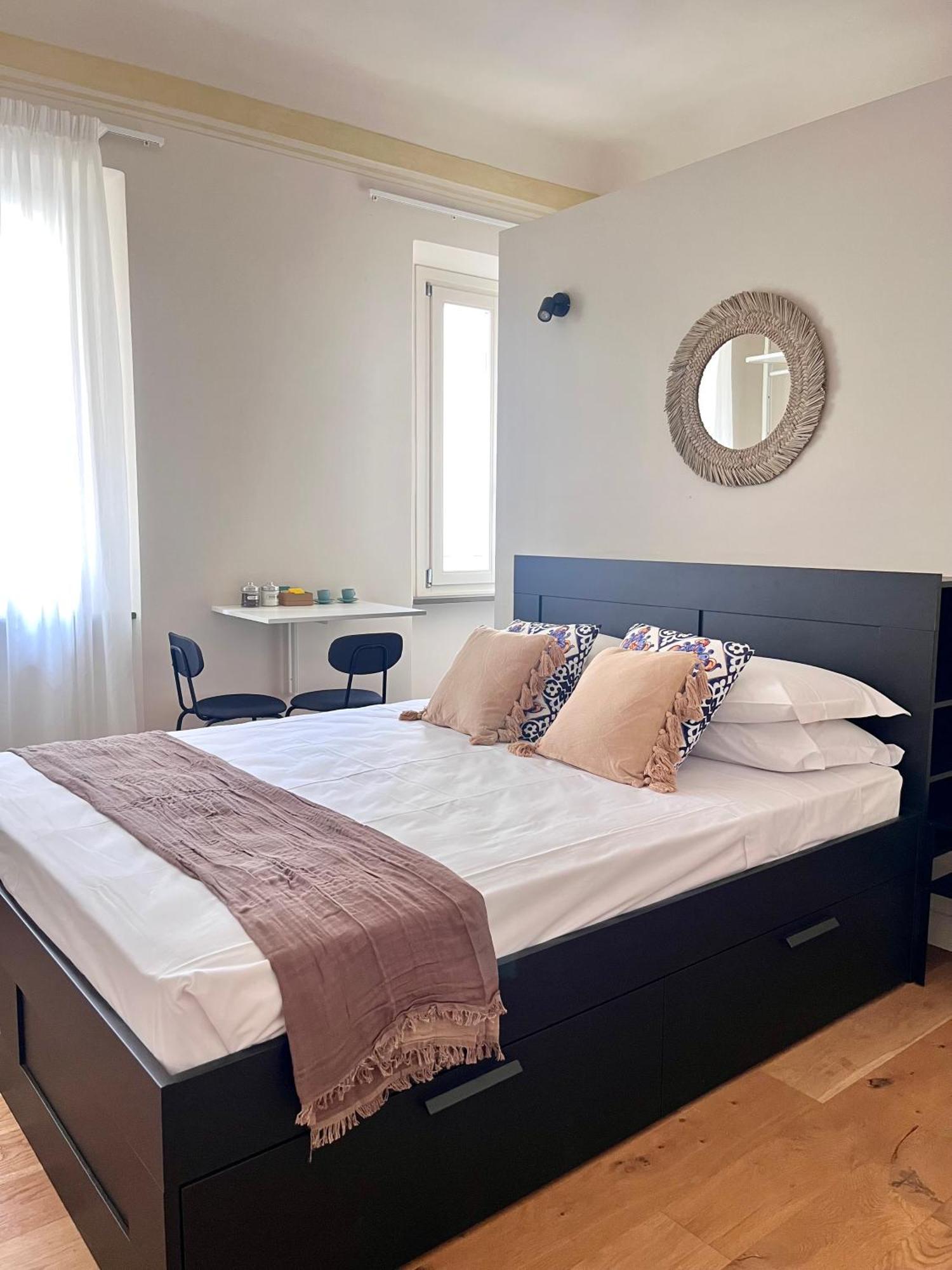 Stop&sleep Monolocali Essenziali A 5 Min Dagli Uffizi Apartamento