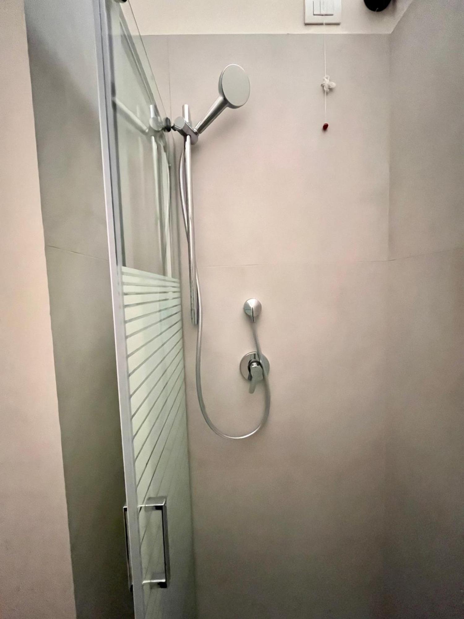 Stop&sleep Monolocali Essenziali A 5 Min Dagli Uffizi Apartamento Florencia